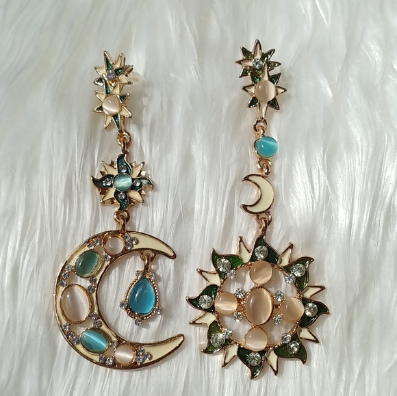 Jewelry - 🎈NEW Gold Sun Moon Blue Celestial Dangle Earrings